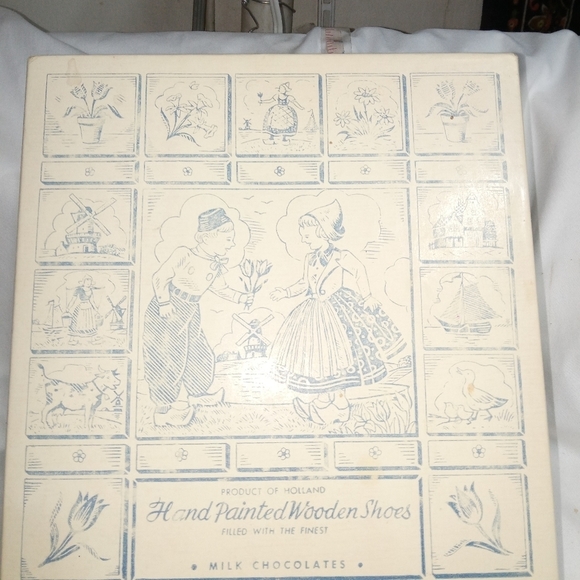 𝅺2 pairs of Vintage Hand Painted Holland Windmill Wooden Dutch Shoes. - Picture 8 of 10